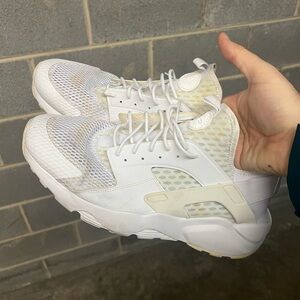 Nike Men’s Huarache size 15